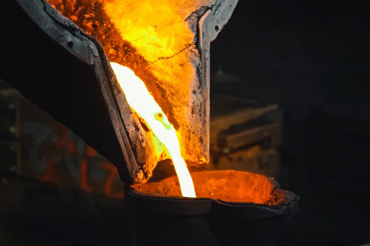 Molten metal crucible
