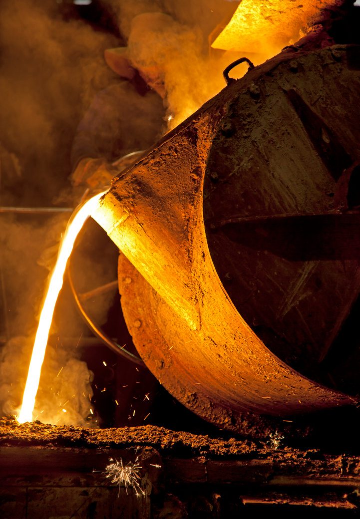 Molten metal pour